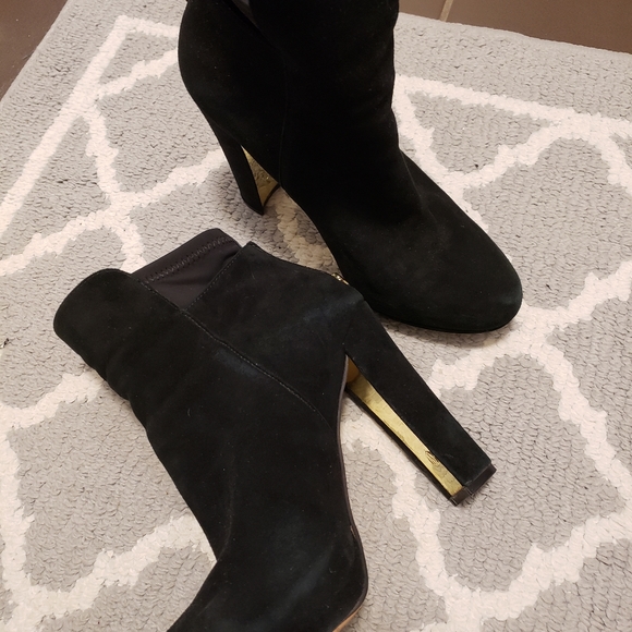 Browns Wishbone Black Suede Bootie, Platform with Gold Detail Size 8 - Picture 2 of 11
